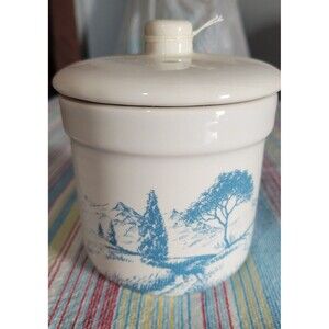 Red Shed Currant Scent 13 oz. Candle Crock With Lid C12406180 - Brand New